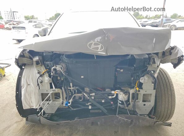 7YAMS5S10TY010413 2026 HYUNDAI IONIQ Silver Widok z przodu