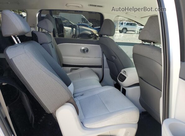 7YAMTFS3XTY003005 2026 HYUNDAI IONIQ White Vista interior trasera