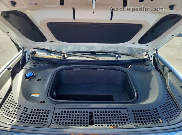 7YAMUFS37TY006540 2026 HYUNDAI IONIQ White Rear interior view
