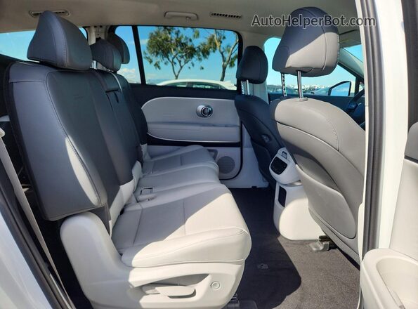 7YAMUFS37TY006540 2026 HYUNDAI IONIQ White Rear seats view