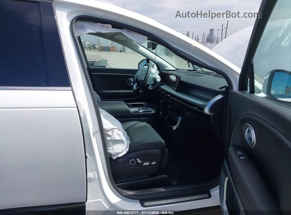 7YAMYFS58TY001210 2026 HYUNDAI IONIQ 9 Белый Вид салона спереди