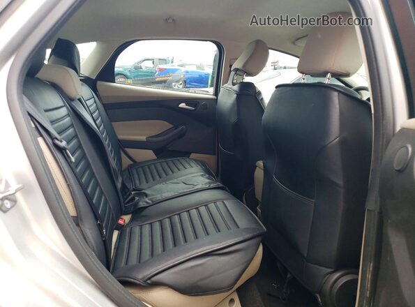 1FADP3R45HL261807 2017 FORD FOCUS Серебряный Вид задней части салона