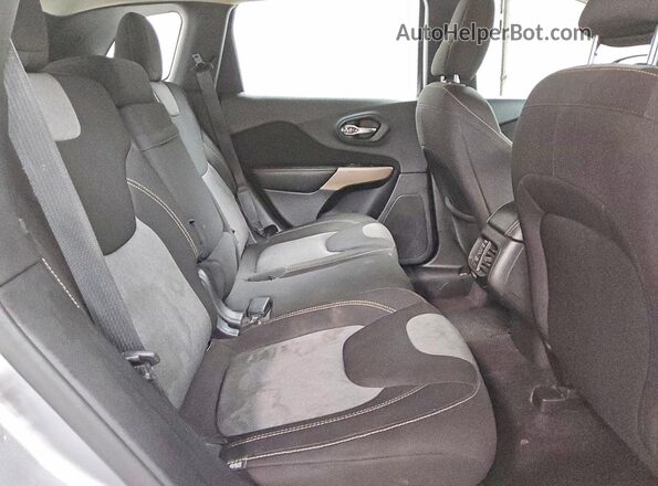 1C4PJMAB0HW655335 2017 JEEP CHEROKEE Silver Շարժիչի բաժամունքի տեսք