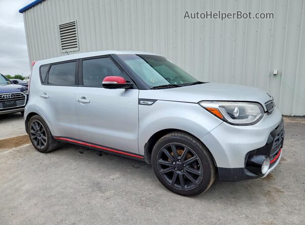 KNDJX3AA8J7617003 2018 KIA SOUL Silver Դիմացի տեսք
