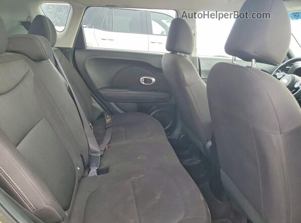 KNDJN2A25J7892627 2018 KIA SOUL Green Vista interior trasera