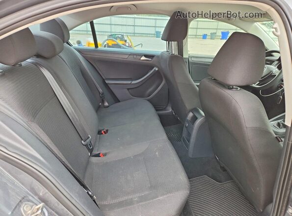 3VW267AJ4GM297320 2016 VOLKSWAGEN JETTA Gray Rear interior view