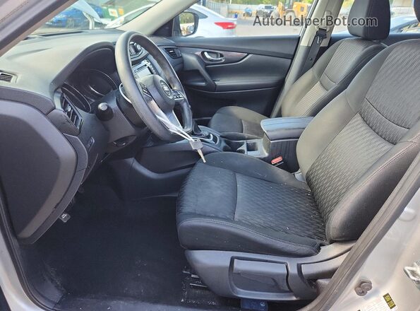 KNMAT2MT2JP538218 2018 NISSAN ROGUE Серебряный Вид панели приборов