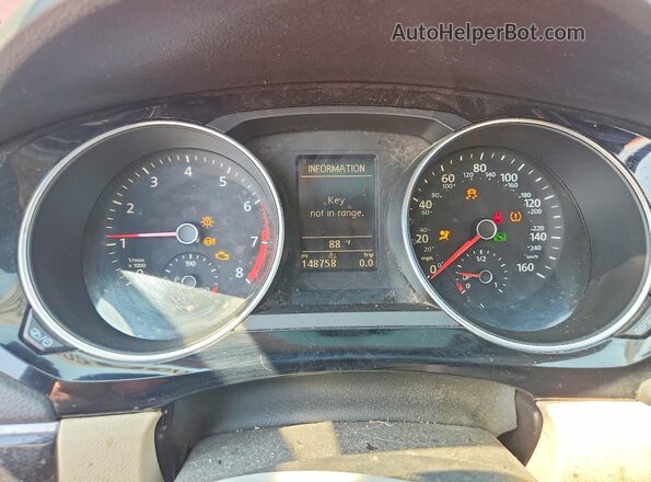3VWL07AJ5GM323557 2016 VOLKSWAGEN JETTA Red Rear seats view