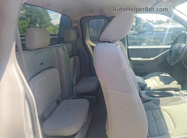 1N6BD0CT3KN704263 2019 NISSAN FRONTIER White Widok wnętrza z tyłu