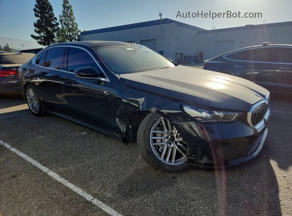 WBA53FJ08RCS35186 2024 BMW 5 SERIES Black Вид спереду