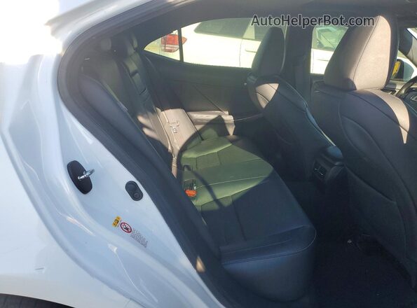JTHBA1D20J5081320 2018 LEXUS IS White Вид задньої частини салону