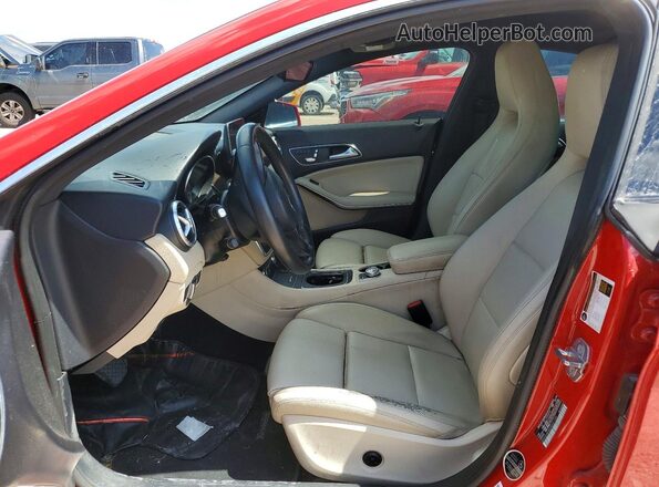 WDDSJ4EBXJN631159 2018 MERCEDES-BENZ CLA-CLASS Red Vista del salpicadero