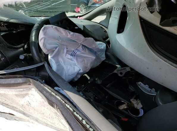 3KPFK4A74JE222296 2018 KIA FORTE White წინა პანელის ხედი