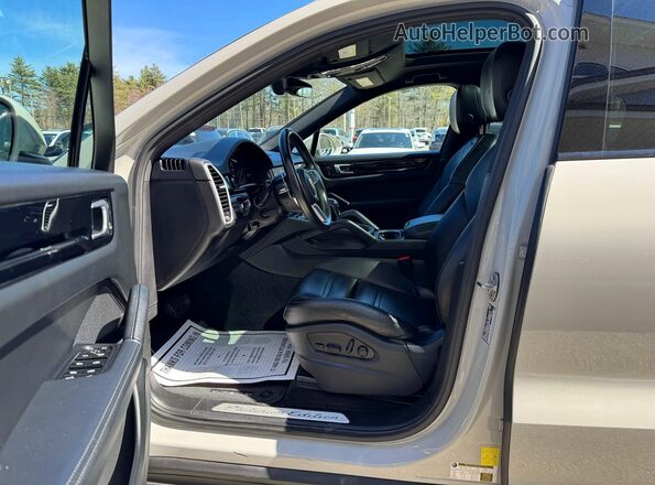 WP1BA2AY6PDA25539 2023 PORSCHE CAYENNE Gray Սարքավորումների վահանակի տեսք