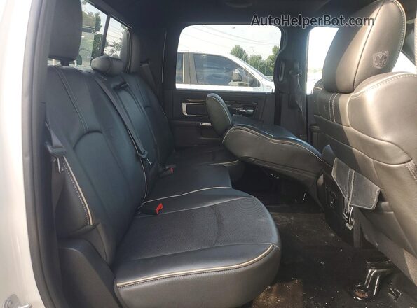 1C6RR7PMXGS328577 2016 RAM 1500 White Vista interior trasera