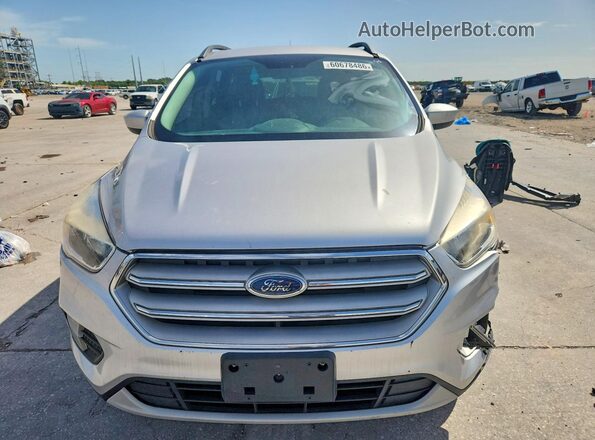 1FMCU9G90JUB48889 2018 FORD ESCAPE Серебряный Вид сзади