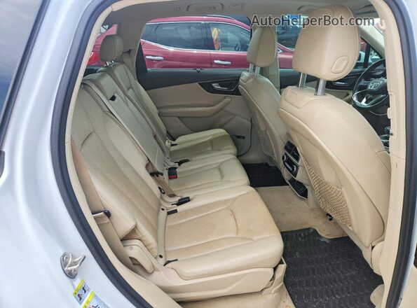 WA1LAAF76HD004993 2017 AUDI Q7 White Вид підкапотного простору
