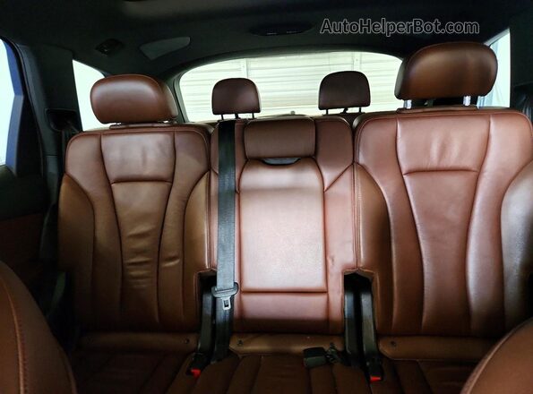 WA1LAAF76JD027261 2018 AUDI Q7 White Rear seats view