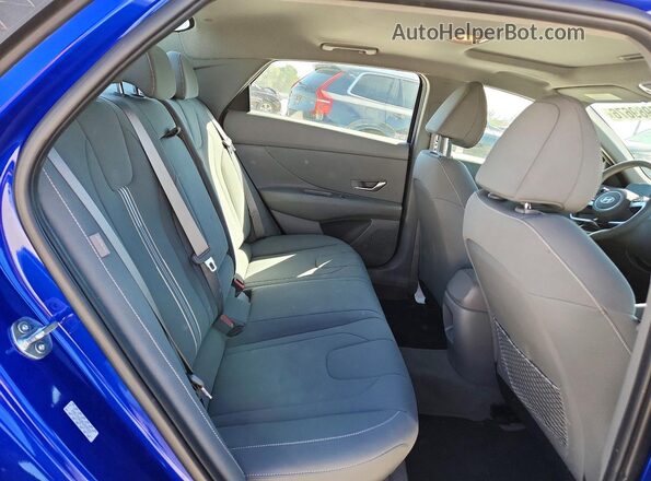 KMHLS4DG8RU820527 2024 HYUNDAI ELANTRA Blue Вид задньої частини салону