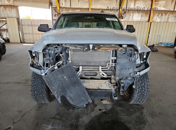 3C6UR5ML1JG333840 2018 RAM 2500 Серебряный Вид сзади