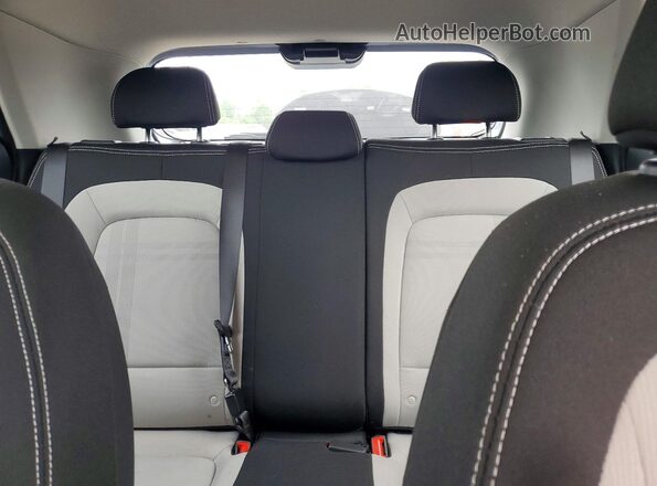 KMHRC8A33SU391674 2025 HYUNDAI VENUE Серебряный Вид задней части салона