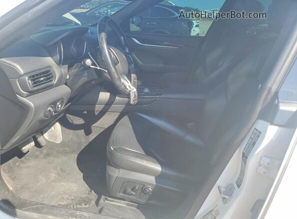ZN661XUA9HX257839 2017 MASERATI LEVANTE White Вид панелі приладів