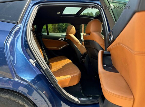 5UXCY6C08N9L59277 2022 BMW X6 Black Rear seats view