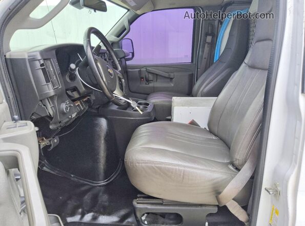1GCWGAFG2K1366166 2019 CHEVROLET EXPRESS White Dashboard view