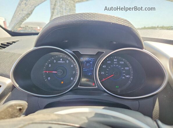 KMHTC6AD9GU257424 2016 HYUNDAI VELOSTER Gray Rear seats view