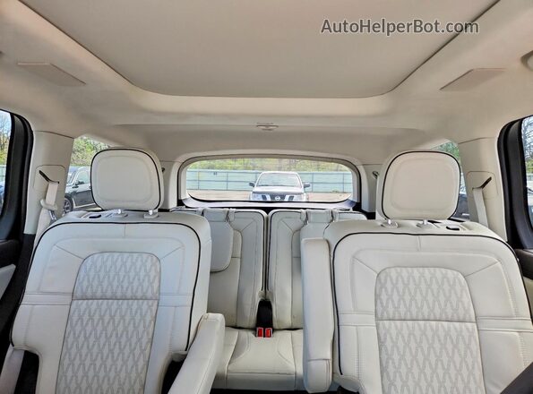 5LM5J9XC0PGL21358 2023 LINCOLN AVIATOR Серебряный Вид задней части салона