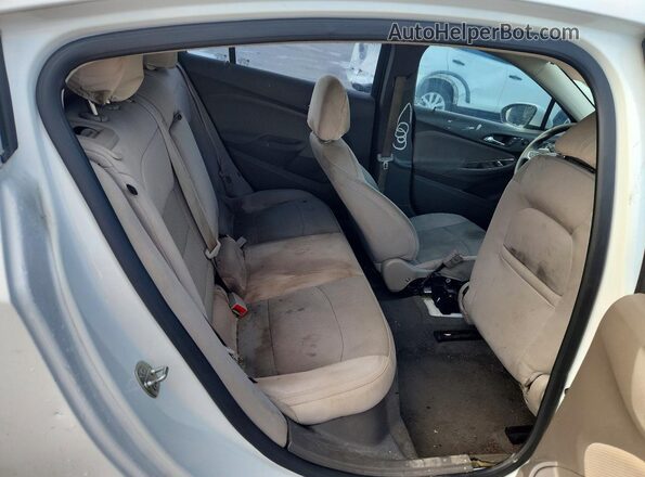 3G1BE6SM7HS585184 2017 CHEVROLET CRUZE White Rear interior view