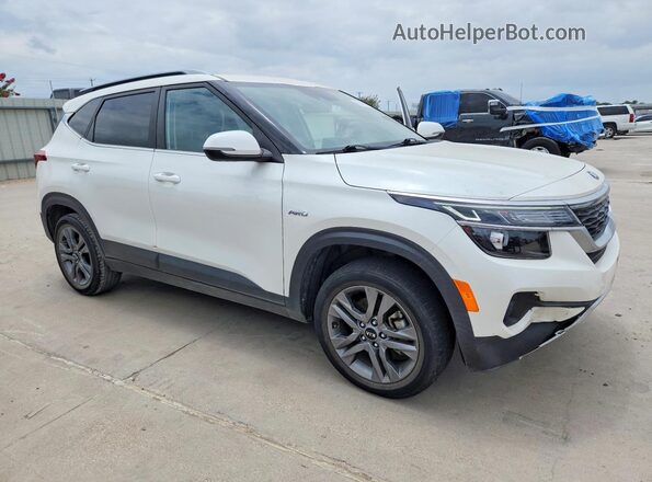KNDEUCAA1M7043259 2021 KIA SELTOS Белый Вид спереди