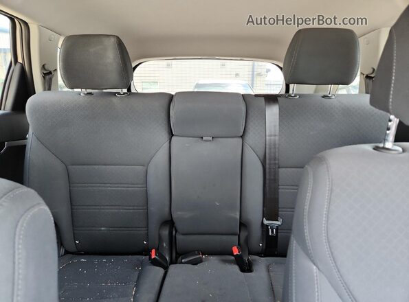 5XYPG4A32HG209126 2017 KIA SORENTO Silver Rear seats view