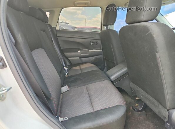JA4AP4AUXKU002613 2019 MITSUBISHI OUTLANDER White Vista del compartimento del motor