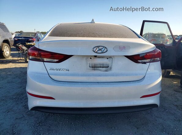 5NPD84LF9JH241335 2018 HYUNDAI ELANTRA White Front interior view