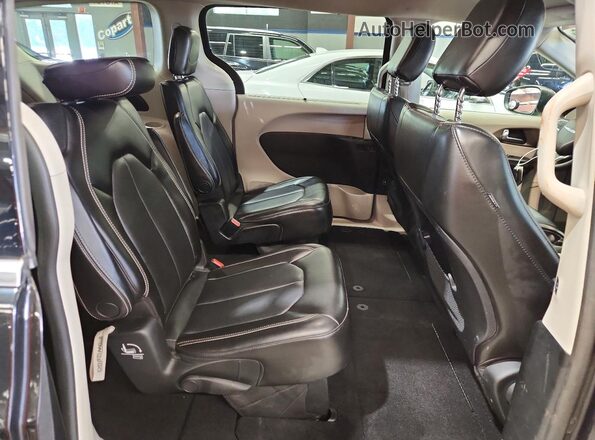 2C4RC1DG1LR172477 2020 CHRYSLER VOYAGER Black Widok komory silnika