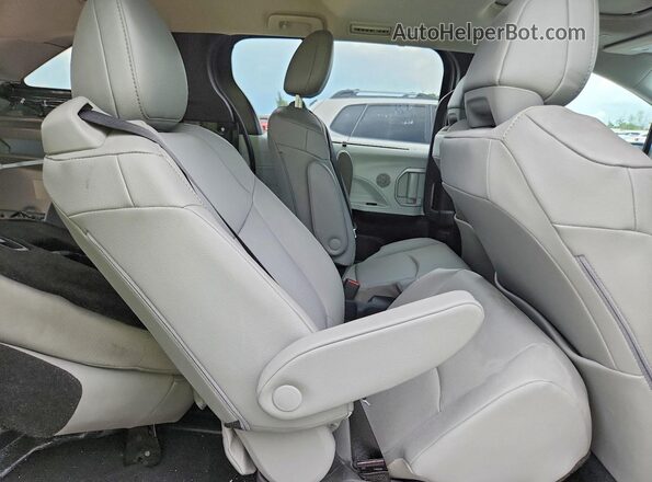 5TDYRKEC2TS300227 2026 TOYOTA SIENNA Green Engine compartment view