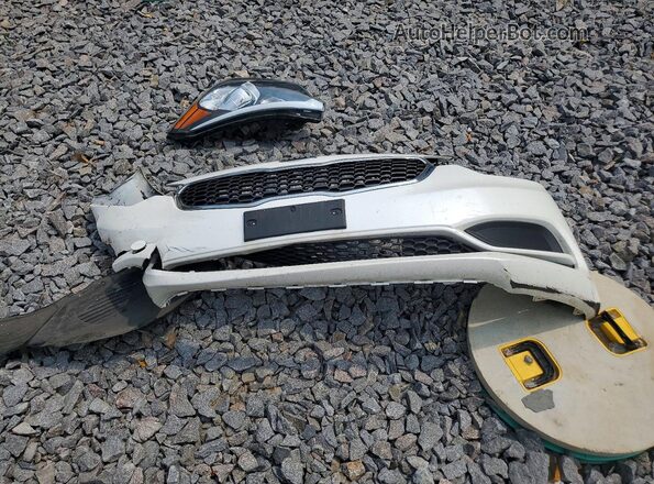 KNAFX4A67G5549818 2016 KIA FORTE White VIN կոդի պիտակի տեսք