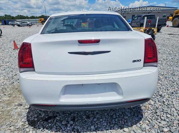 2C3CCAAG4NH236745 2022 CHRYSLER 300 White Front interior view