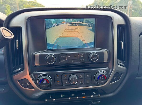 1GCVKREC3JZ373599 2018 CHEVROLET SILVERADO Серебряный Вид подкапотного пространства