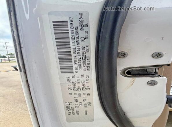 3C63RRKL0GG137824 2016 RAM 3500 White Widok wnętrza z tyłu