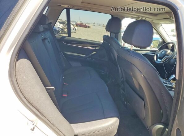 5UXKR2C53G0U17493 2016 BMW X5 White Vista del compartimento del motor