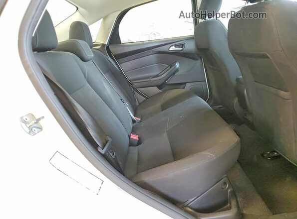 1FADP3F27HL267482 2017 FORD FOCUS White უკანა სალონის ხედი