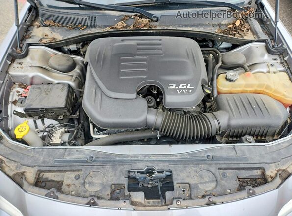 2C3CCAEG7JH194155 2018 CHRYSLER 300 Silver Вид підкапотного простору