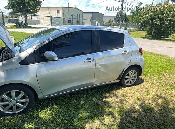 VNKKTUD35GA071024 2016 TOYOTA YARIS Серебряный Вид подкапотного пространства