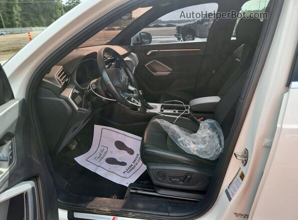 WA1DECF37M1016034 2021 AUDI Q3 White Dashboard view