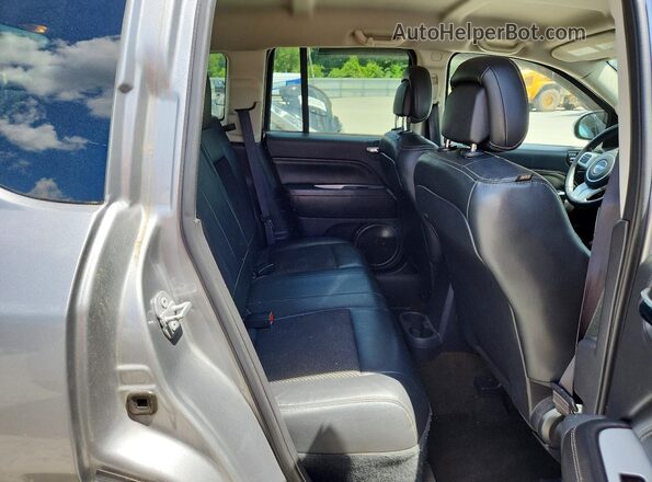 1C4NJDEB3HD162312 2017 JEEP COMPASS Silver Engine compartment view