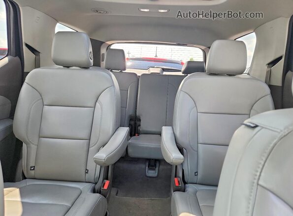 1GNEVHKW5JJ274725 2018 CHEVROLET TRAVERSE White უკანა სალონის ხედი