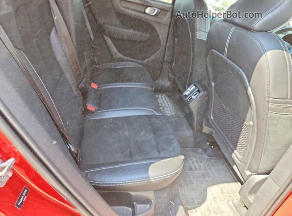 YV4162UM7L2207390 2020 VOLVO XC40 Red Vista del compartimento del motor