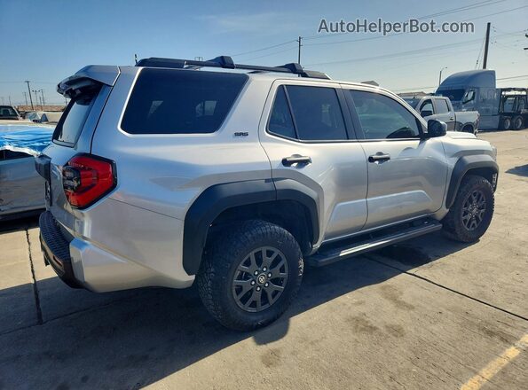 JTEVA5AR7S5003489 2025 TOYOTA 4RUNNER Серебряный Передняя правая четверть